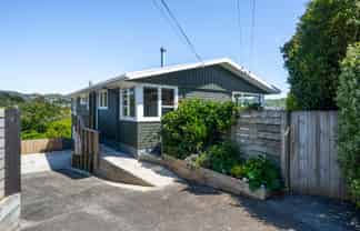 11 Pauline Way, Paparangi