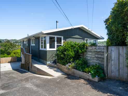11 Pauline Way, Paparangi