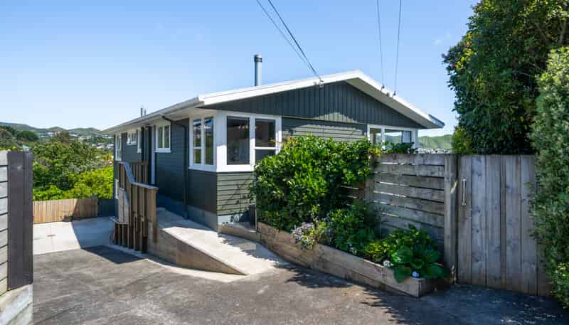 11 Pauline Way, Paparangi