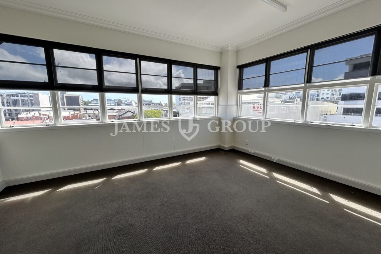 BRIGHT NEWMARKET OFFICE WITH TWO MEETING ROOMS - Ansicht 6