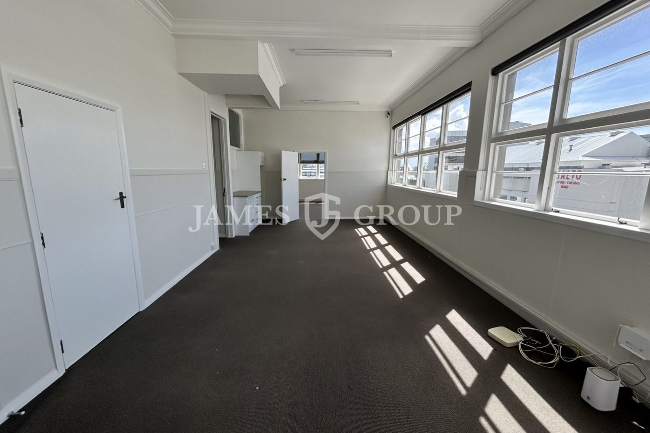 BRIGHT NEWMARKET OFFICE WITH TWO MEETING ROOMS - Ansicht 2