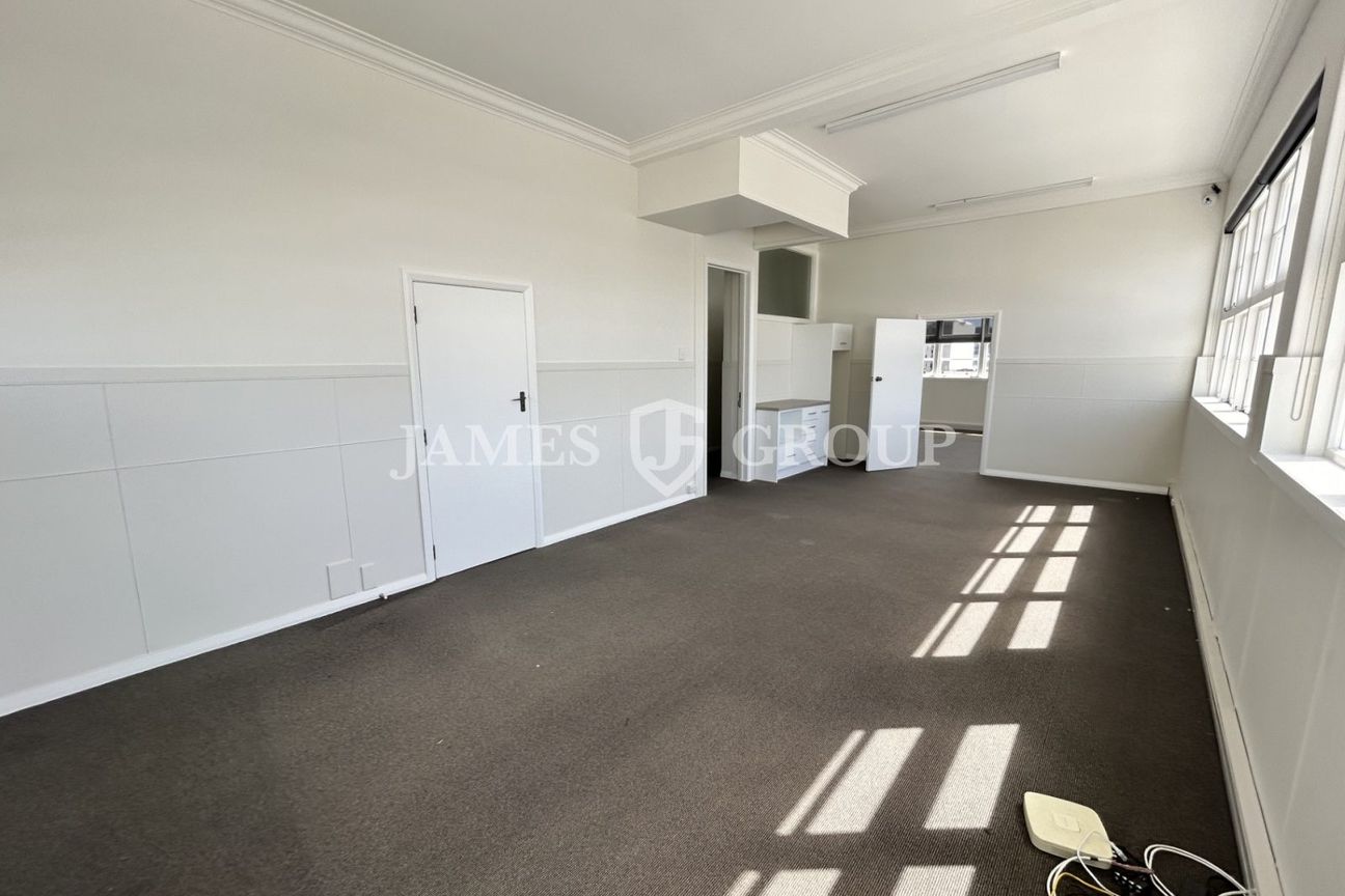 BRIGHT NEWMARKET OFFICE WITH TWO MEETING ROOMS - Ansicht 4