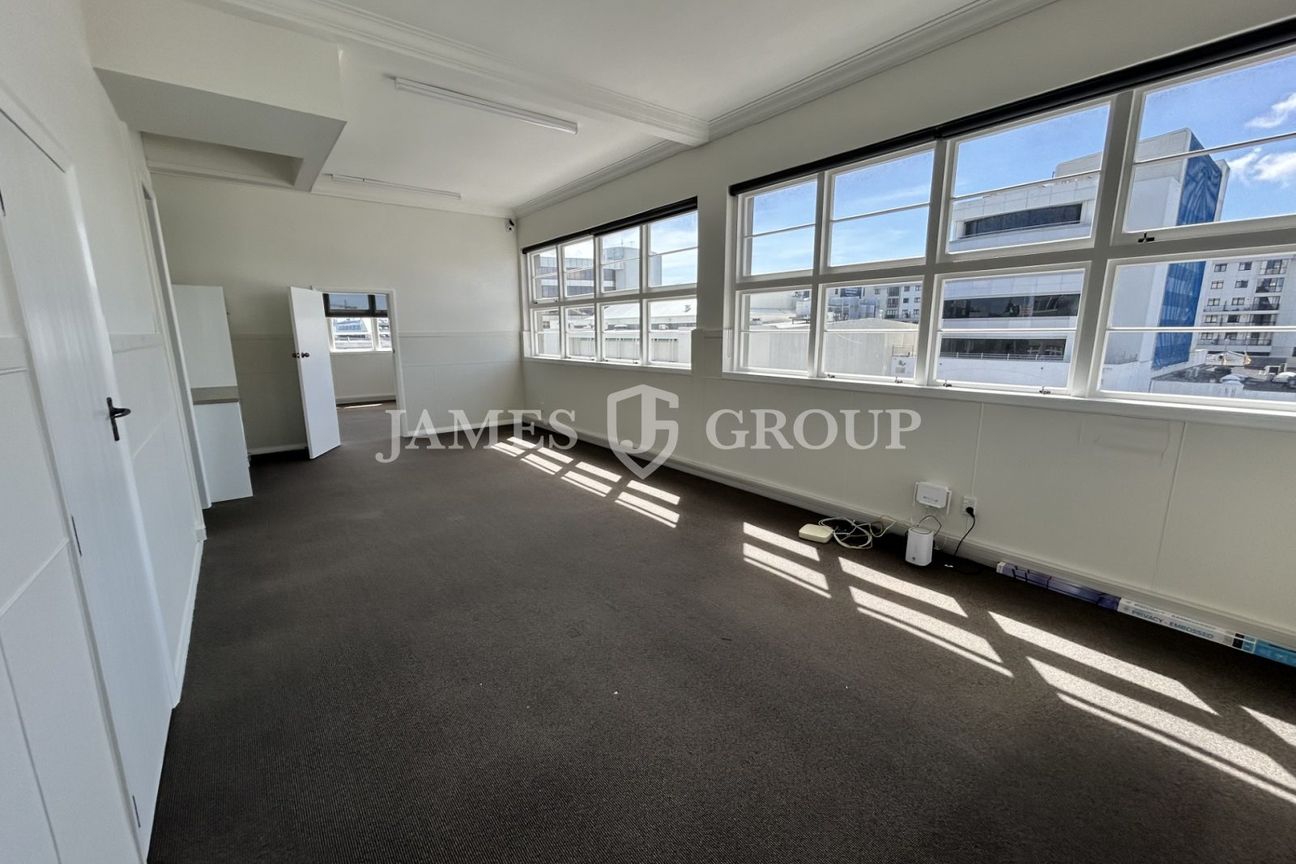 BRIGHT NEWMARKET OFFICE WITH TWO MEETING ROOMS - Ansicht 3
