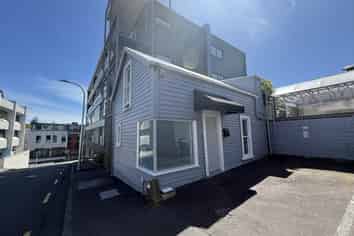 CHARACTER COTTAGE RETAIL IN PARNELL
