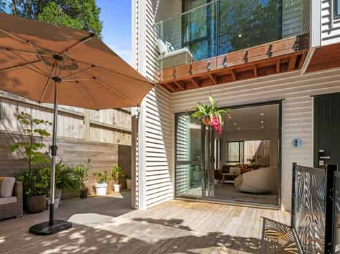 562D Beach Road, Rothesay Bay