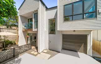 562D Beach Road, Rothesay Bay