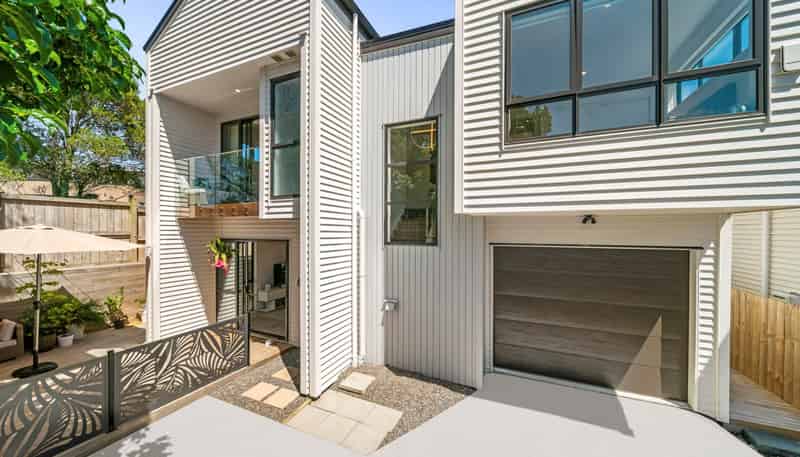 562D Beach Road, Rothesay Bay