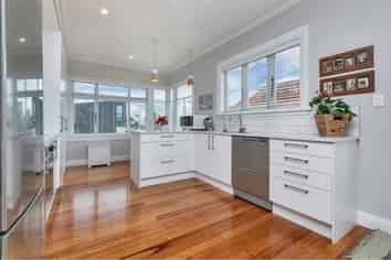 1 Cochrane Rd, Hobsonville
