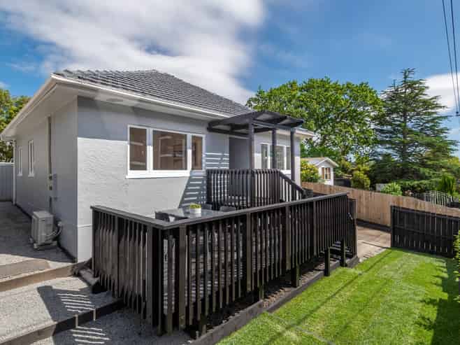 2/180 Lake Road, Northcote