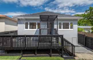 2/180 Lake Road, Northcote