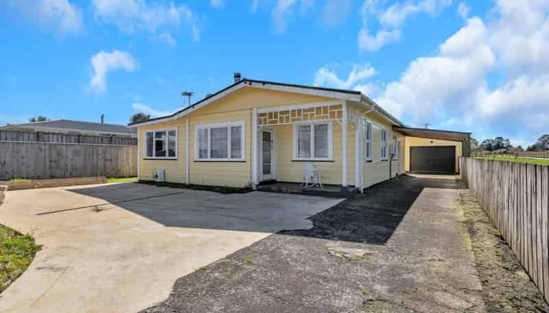 84 Pembroke Road East, Stratford