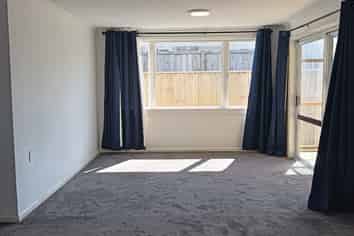 84 Pembroke Road East, Stratford