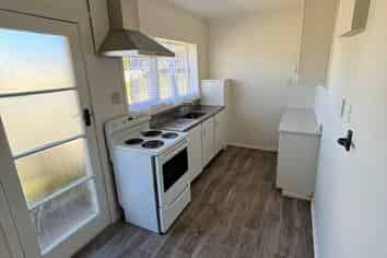 2/55 Pt England Road, Point England