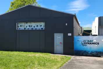 Great profile Industrial unit with yard