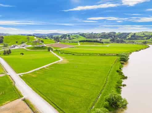 901 Pukehuia Road, Tangiteroria