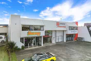 Versatile Road Frontage Warehouse