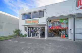 Versatile Road Frontage Warehouse