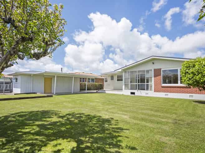 19 Henare Street, West End