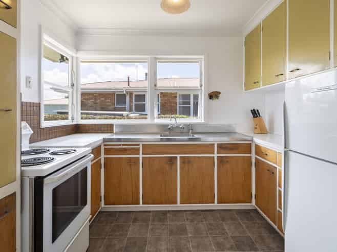 19 Henare Street, West End