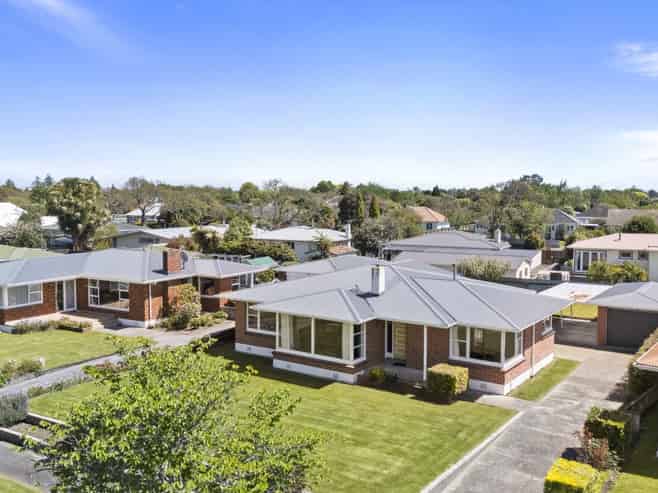 19 Henare Street, West End