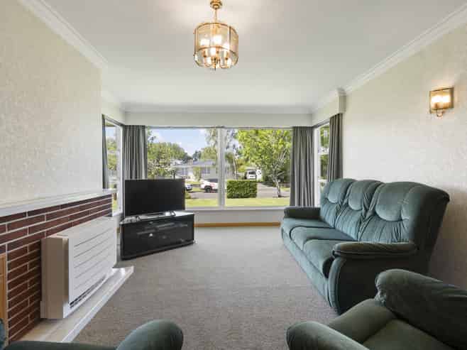 19 Henare Street, West End