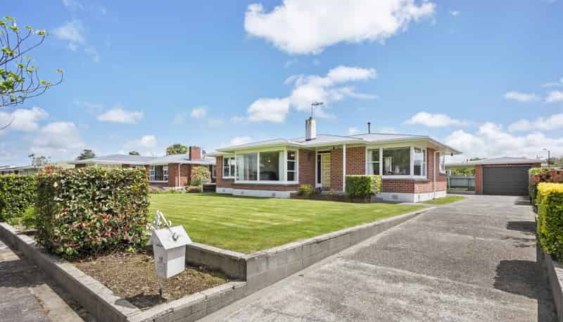 19 Henare Street, West End