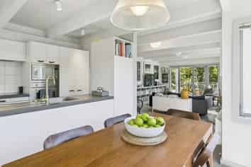 12A Cavalry Close, Crofton Downs