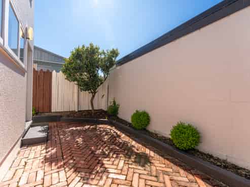 2/22 Marston Road, Kensington