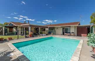 6 Konini Crescent, Pirimai