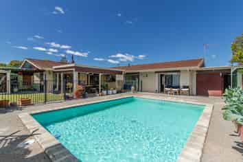 6 Konini Crescent, Pirimai