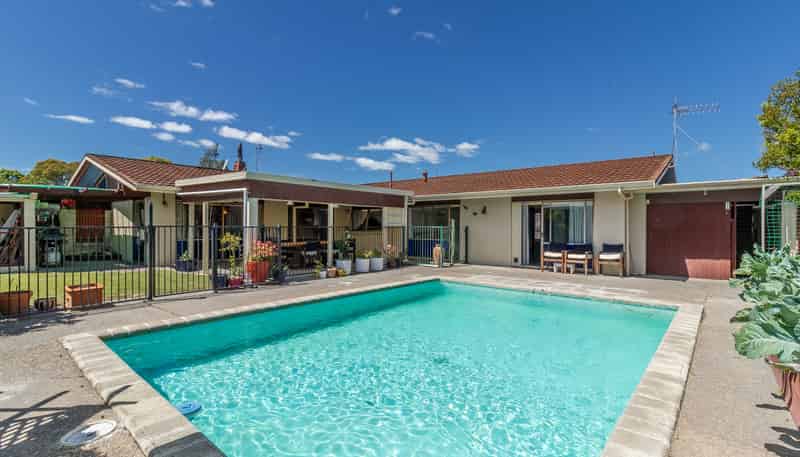 6 Konini Crescent, Pirimai