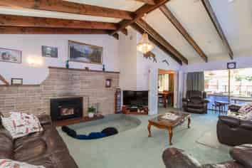 6 Konini Crescent, Pirimai