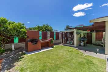 6 Konini Crescent, Pirimai