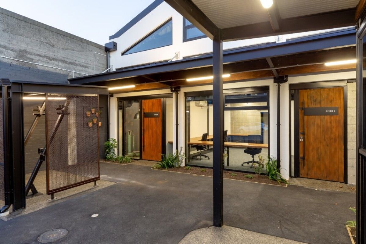 Ground Floor Studio – Fully Furnished for Up to 8 Staff – pohled 2