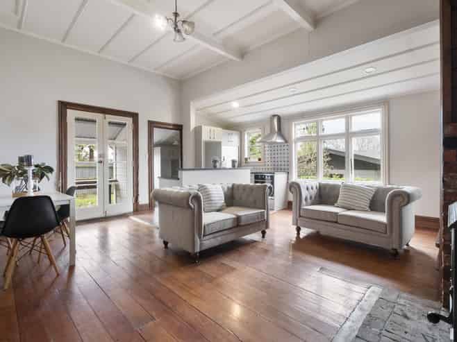 66 Bridge Street, Bulls