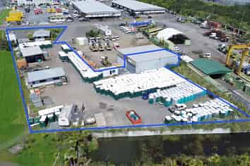 Heavy Industrial Yard with Motorway Exposure