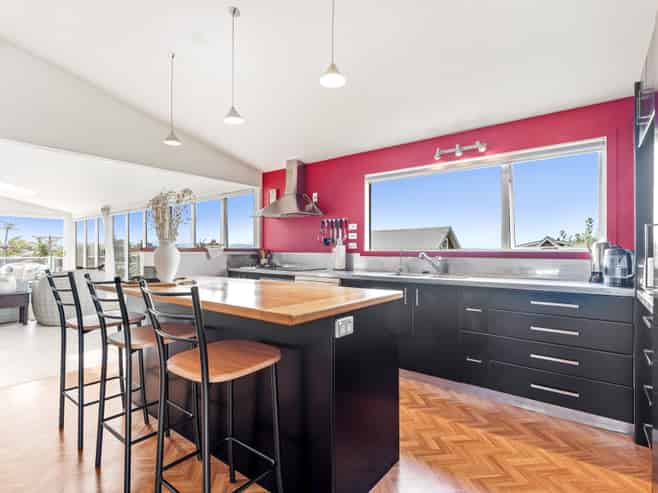 8 Alexander Road, Algies Bay