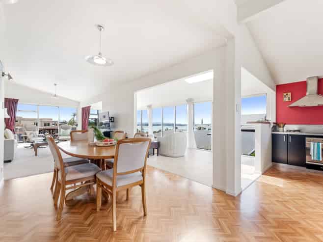 8 Alexander Road, Algies Bay