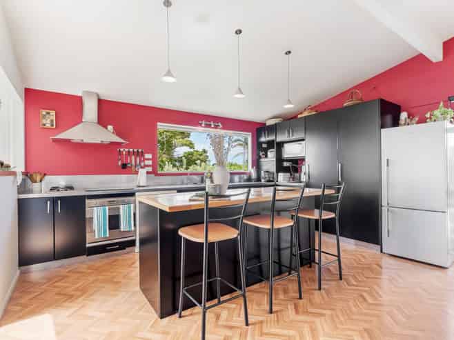 8 Alexander Road, Algies Bay