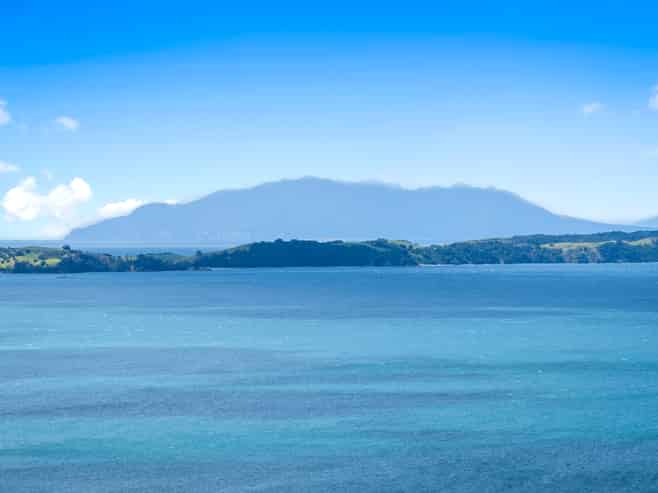 8 Alexander Road, Algies Bay