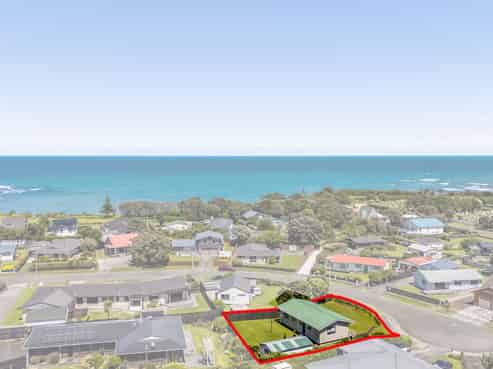 18 Pohutukawa Drive, OPUNAKE