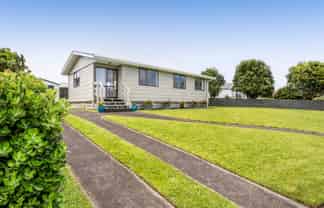 18 Pohutukawa Drive, OPUNAKE