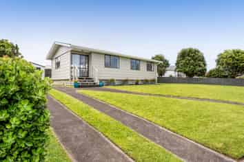 18 Pohutukawa Drive, OPUNAKE