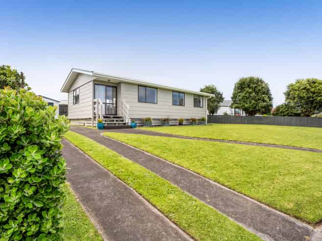 18 Pohutukawa Drive, OPUNAKE