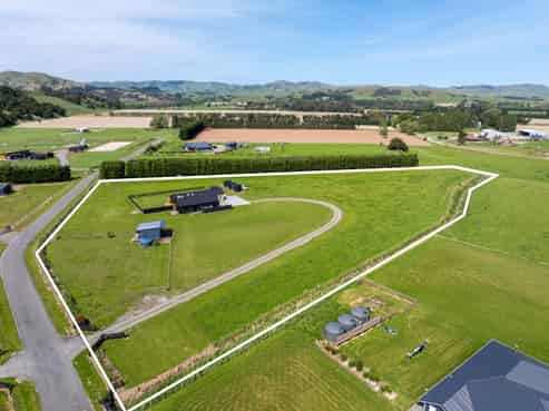 32 Manukawiri Way, Martinborough