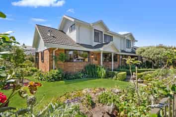 10 Regency Crescent, Redwood