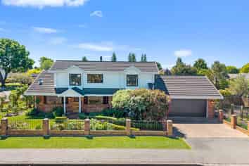 10 Regency Crescent, Redwood