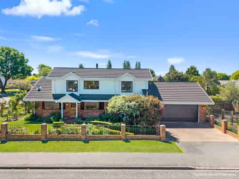 10 Regency Crescent, Redwood