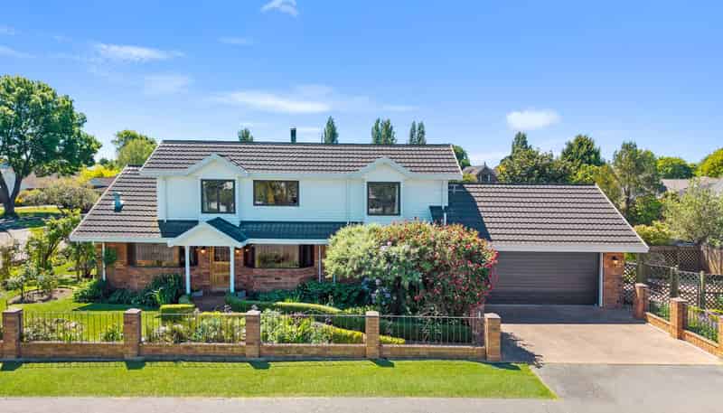 10 Regency Crescent, Redwood