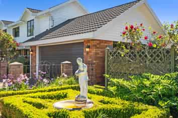 10 Regency Crescent, Redwood